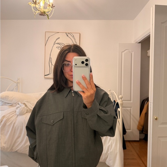 Aritzia Telegraph Bomber - Picture 2 of 4